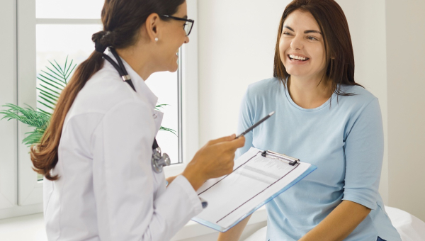 A gestational carrier talking to an IVF doctor